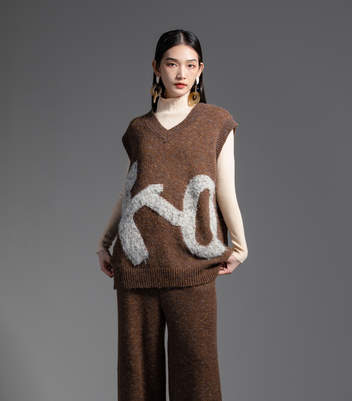 Style 22962, on a model, another colourway